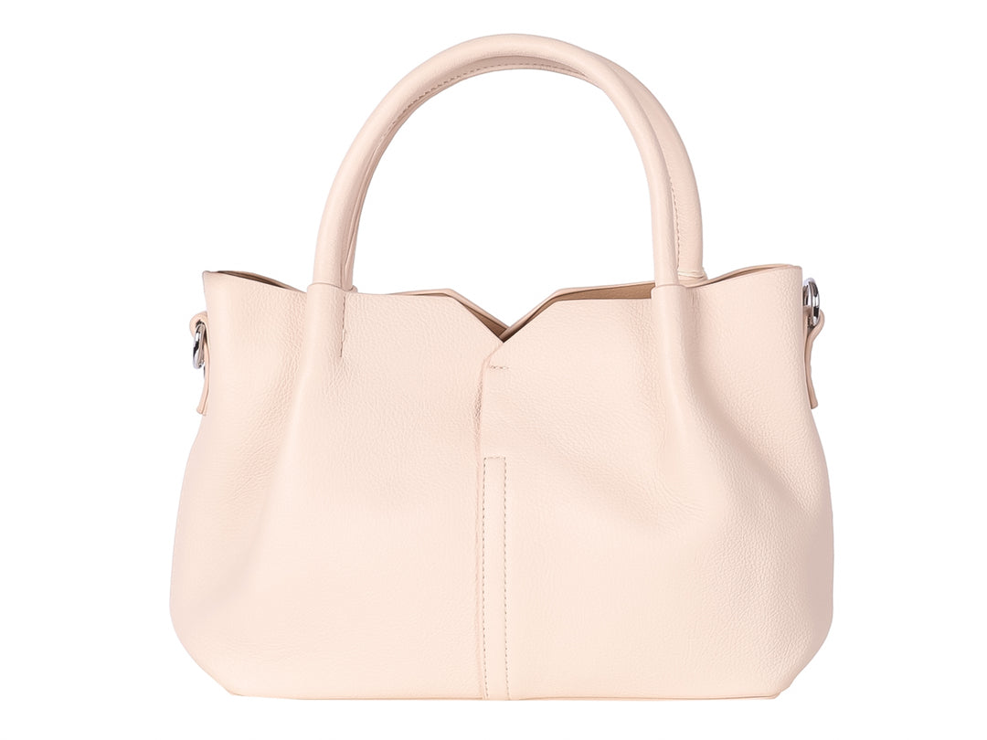 Bolso de mano color beige con asas redondeadas y un adorno de borla en tonos blanco y amarillo.