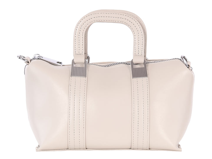 Bolso de mano color gris claro con asas superiores y cierres metálicos plateados.