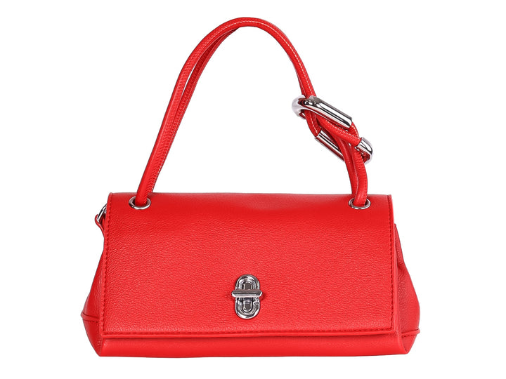 Bolso pequeño de color rojo con asa y detalles metálicos plateados sobre fondo blanco.