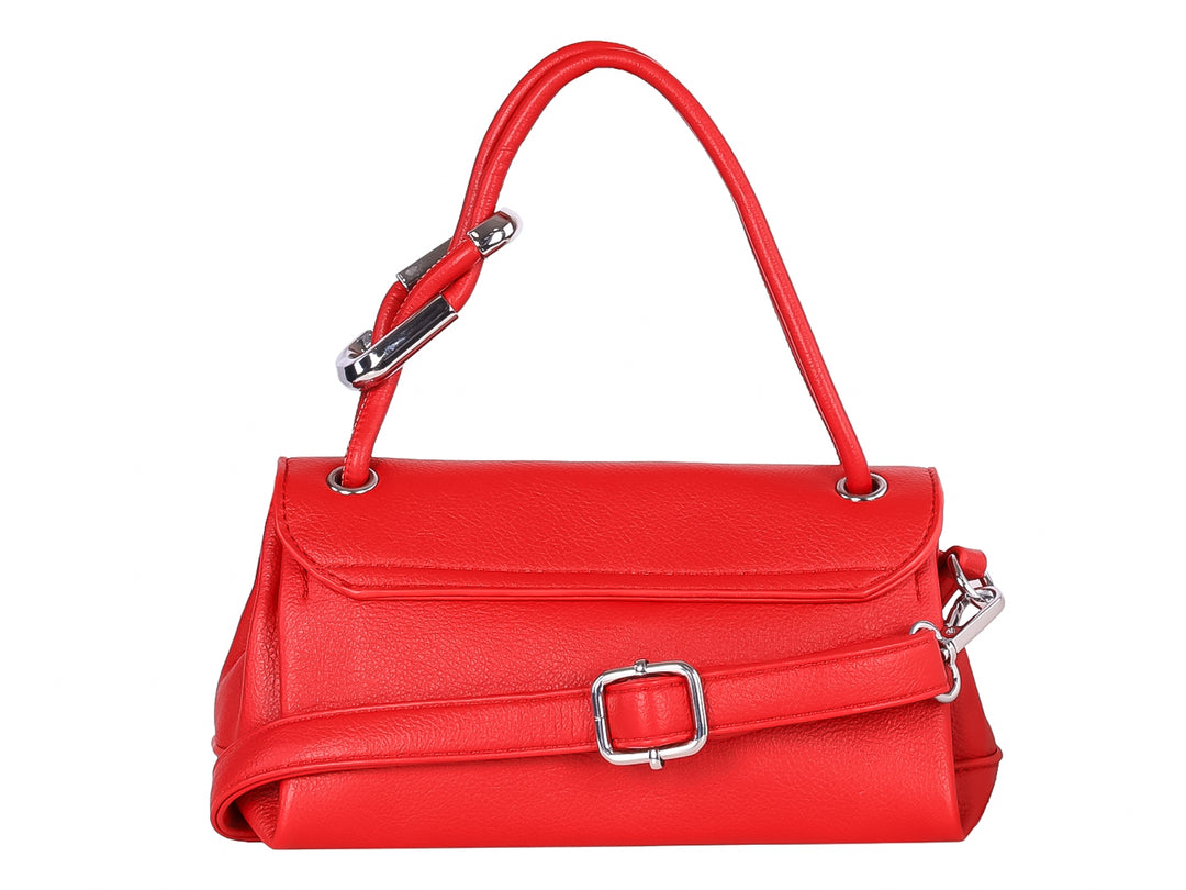 Bolso pequeño de color rojo con asa y detalles metálicos plateados sobre fondo blanco.