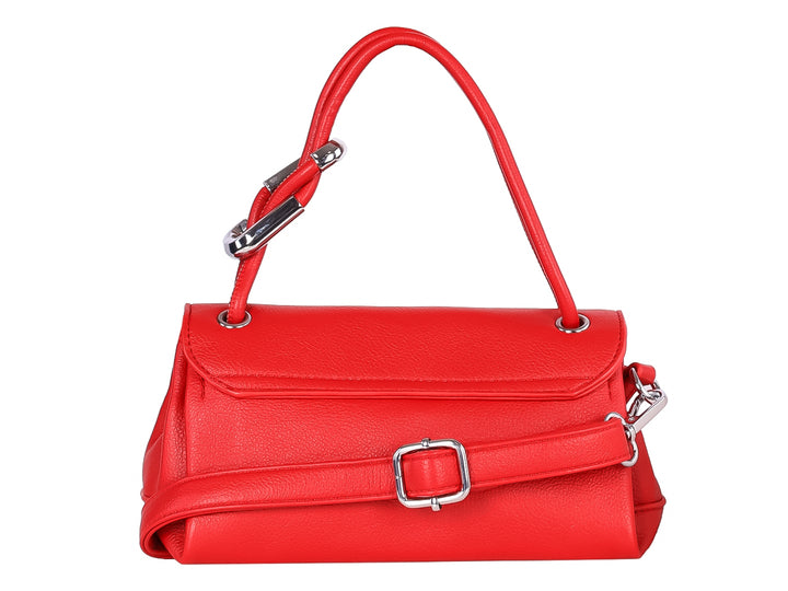 Bolso pequeño de color rojo con asa y detalles metálicos plateados sobre fondo blanco.