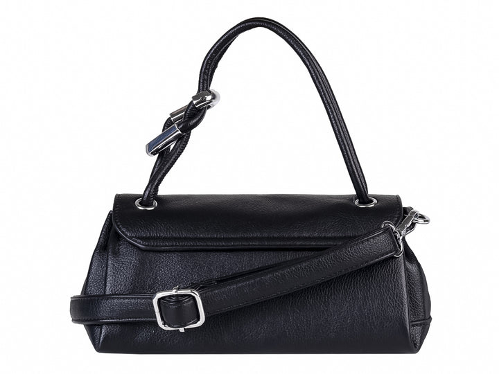 Bolso de mano negro con textura granulada y detalles metálicos plateados en el frente y el asa.