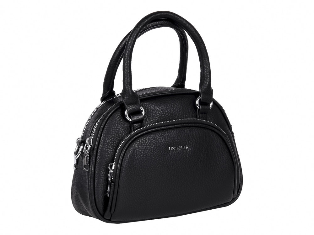 Bolso de mano color negro con textura rugosa, asa superior y detalles en metal plateado.