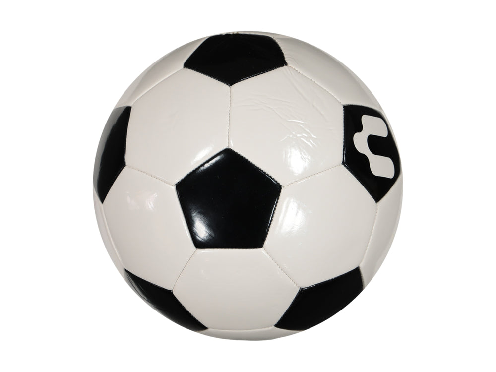 Balón de fútbol marca Charly en color blanco con pentágonos negros y logotipo central.