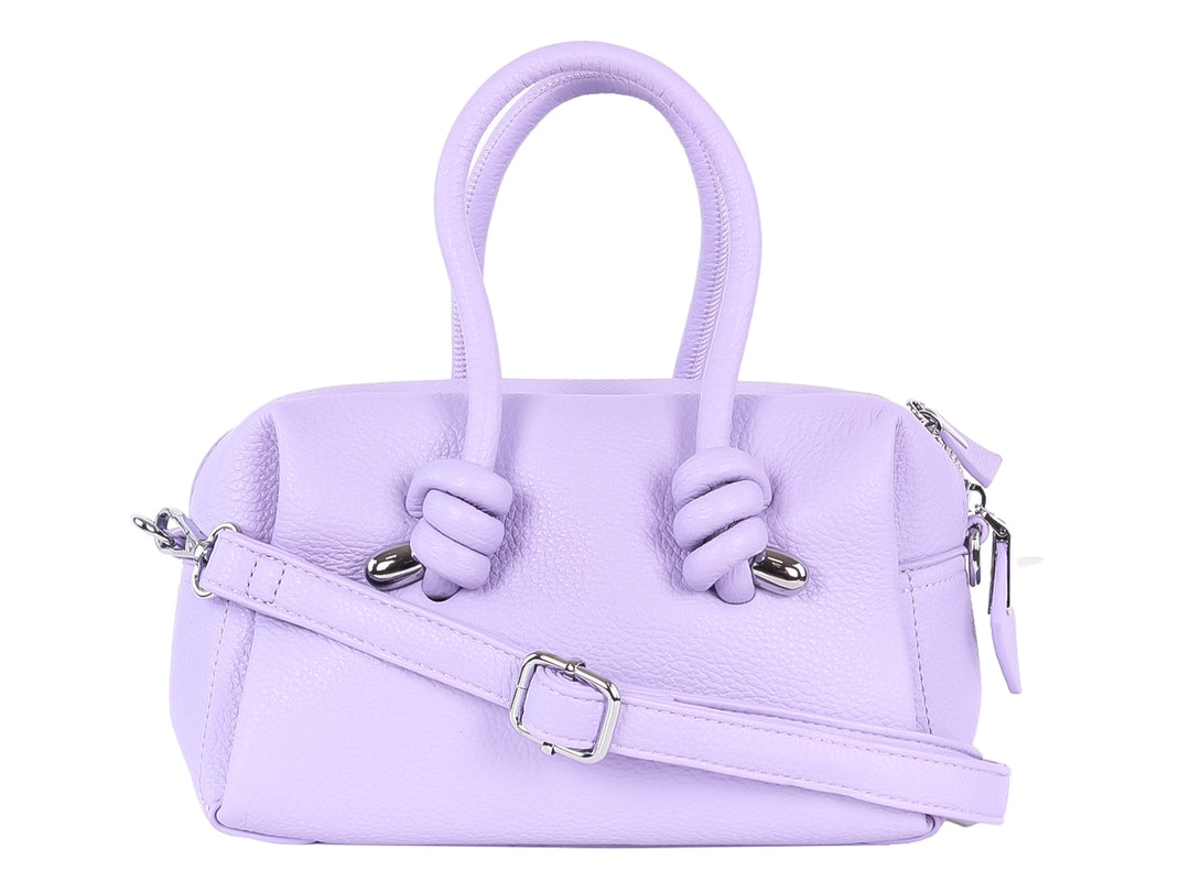 Bolso de mano color morado claro con asas decoradas con nudos y detalles metálicos en plata.