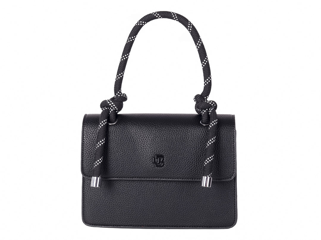 Bolso de mano negro con textura rugosa y asas decorativas de cuerda trenzada en blanco y negro.