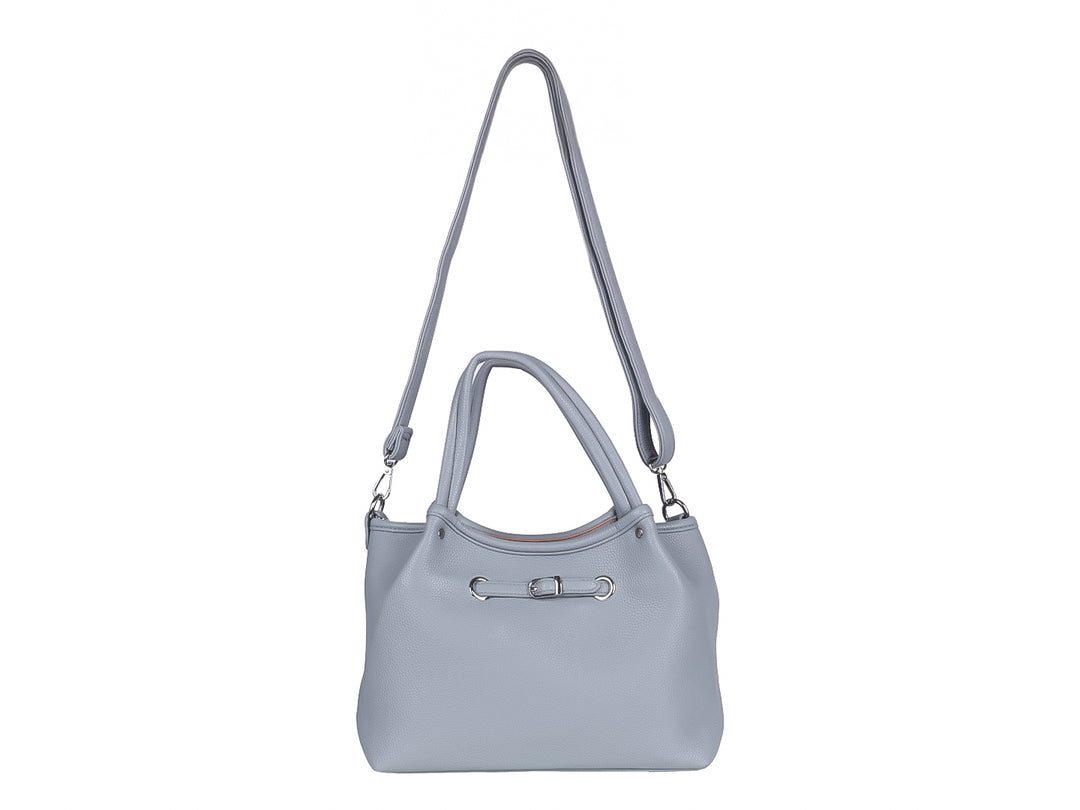 Bolso de hombro color azul jeans con textura rugosa y detalles metálicos plateados.