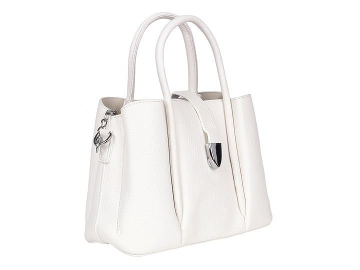 Bolso de mano color blanco con asas y un detalle metálico plateado en el centro.