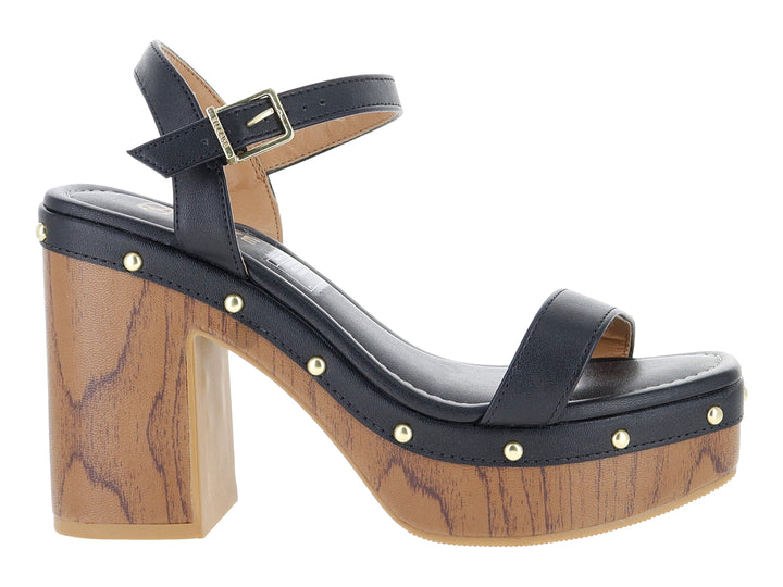 Sandalias negras de plataforma con tacón efecto madera y detalles metálicos dorados.