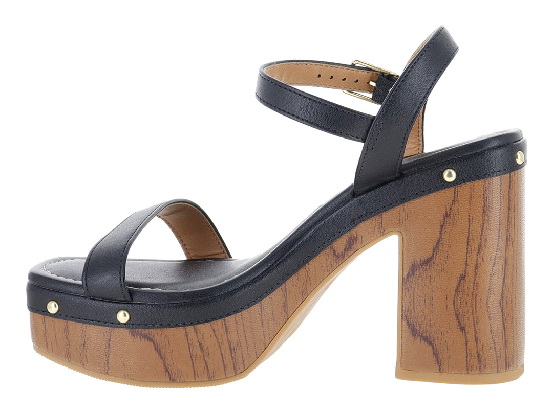 Sandalias negras de plataforma con tacón efecto madera y detalles metálicos dorados.