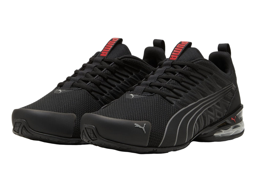 Tenis deportivos PUMA en color negro con detalles en gris y suela con cámara de aire visible.