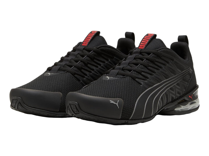 Tenis deportivos PUMA en color negro con detalles en gris y suela con cámara de aire visible.