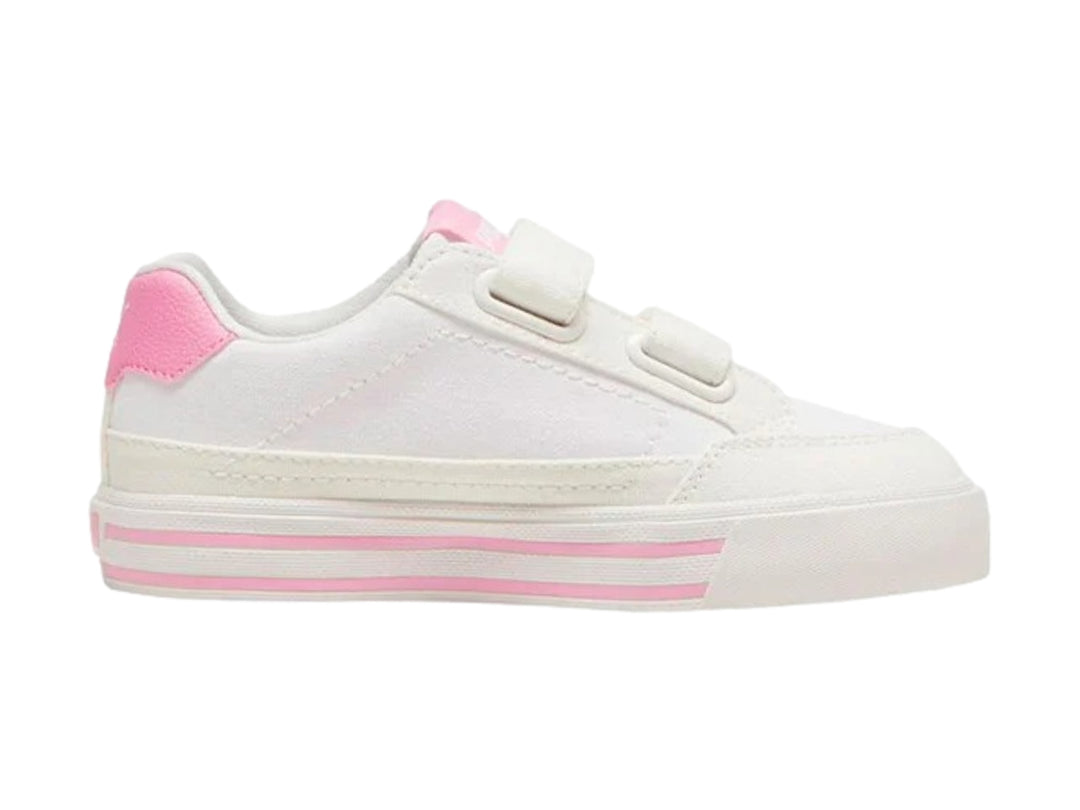Tenis PUMA blancos para niña con detalles en rosa y cierres de velcro.