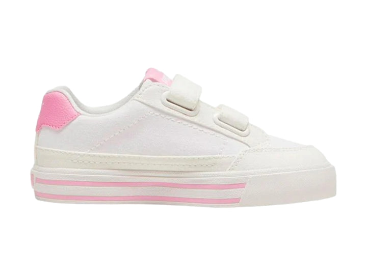 Tenis PUMA blancos para niña con detalles en rosa y cierres de velcro.