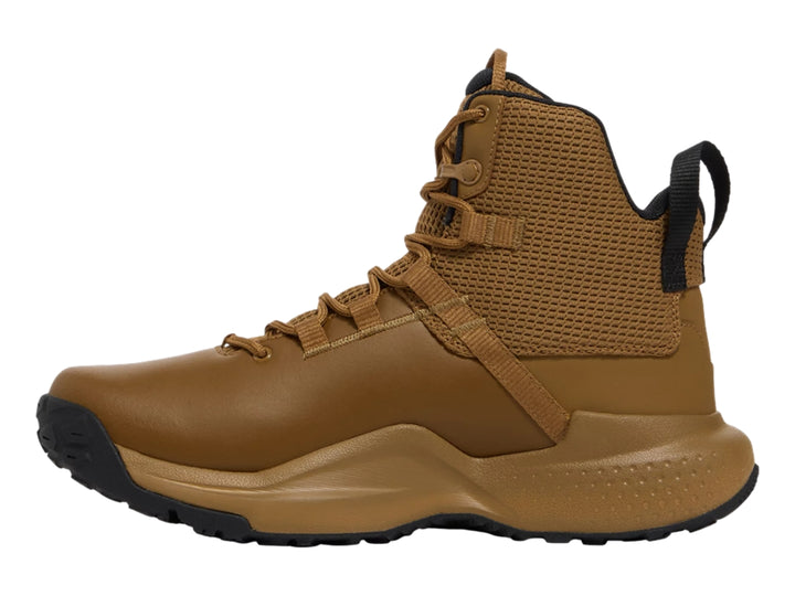 Bota Under Armour Stellar Mid en color marrón con suela negra y detalles de malla.