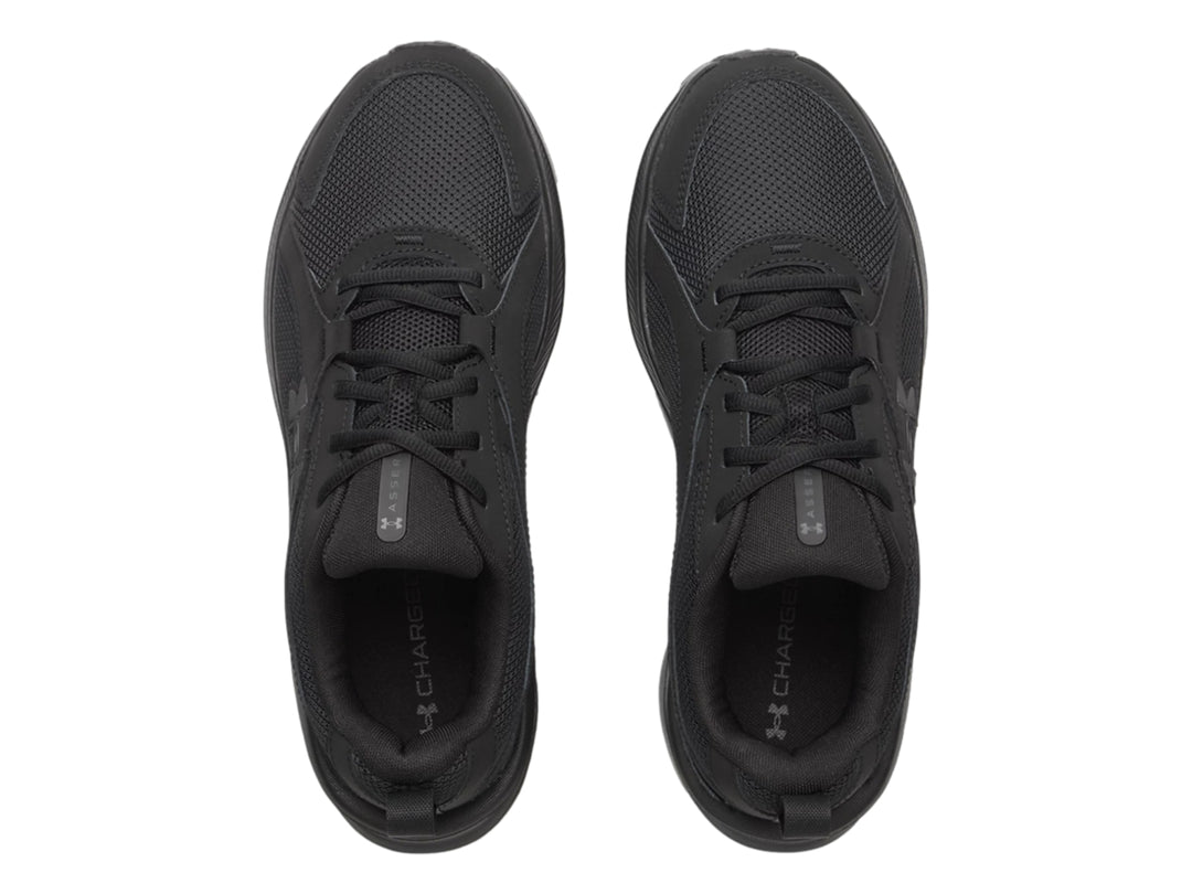 Tenis deportivos Under Armour color negro con malla transpirable y suela negra.