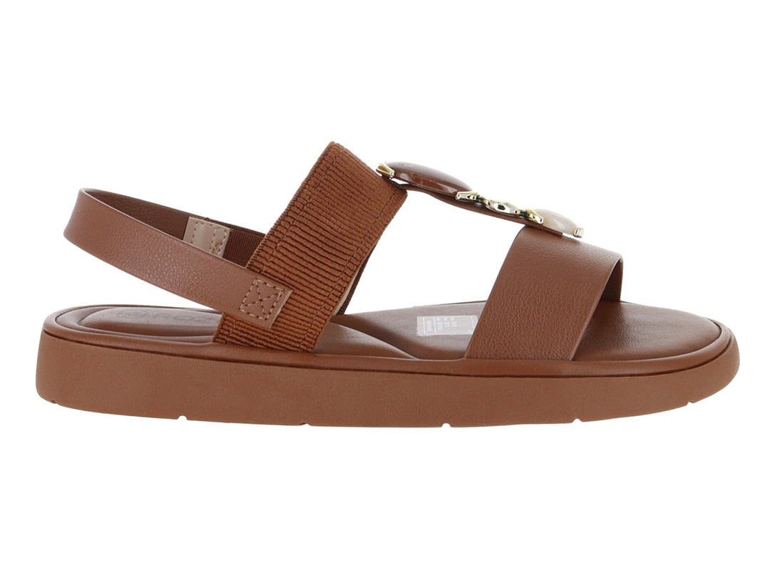 Sandalias color marrón Avela con suela de plataforma y detalle dorado en la correa.