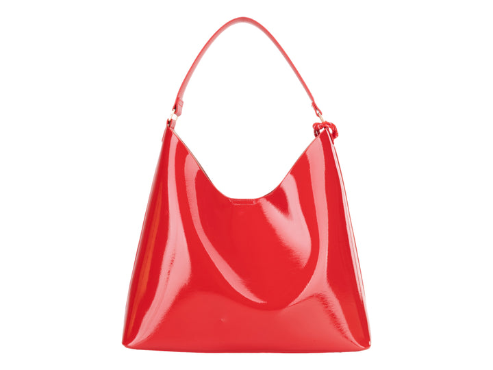 Bolsa de hombro Cloe en color rojo brillante con acabado tipo charol y asa delgada.