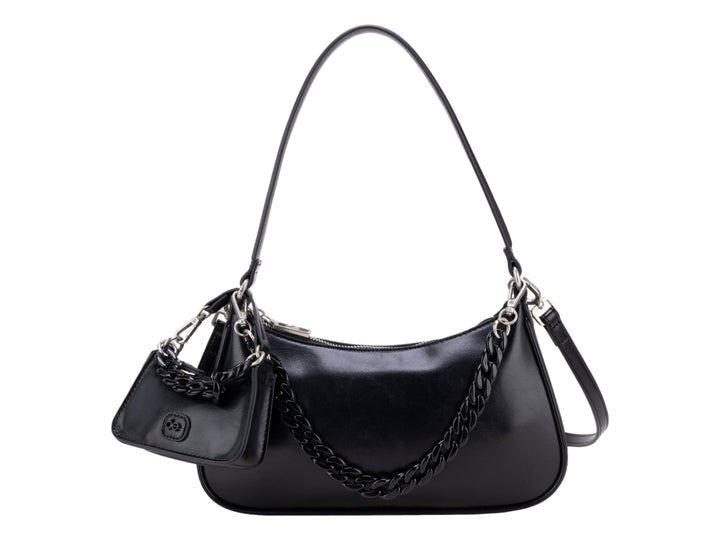 Bolsa de hombro Cloe color negro con acabado brillante, cadena decorativa y un pequeño bolso complementario.