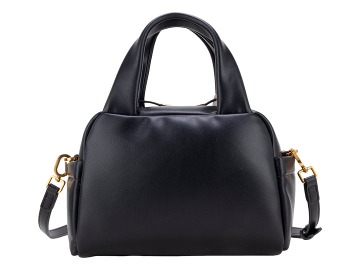 Bolso negro de mano con asa superior, correa ajustable y un pañuelo decorativo en tonos azul y naranja.