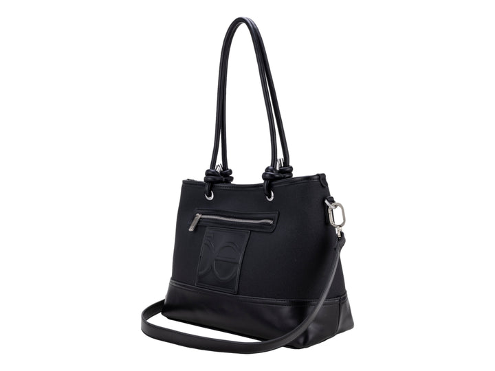 Bolsa de hombro Cloe color negro con asa larga, correa desmontable y detalle de logo en relieve al frente.