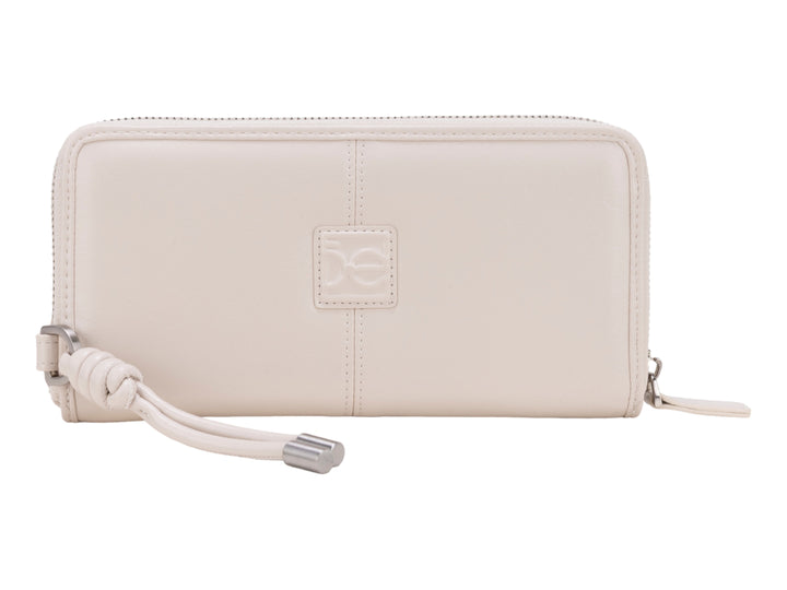 Cartera Cloe color beige con cierre y detalle de correa lateral.