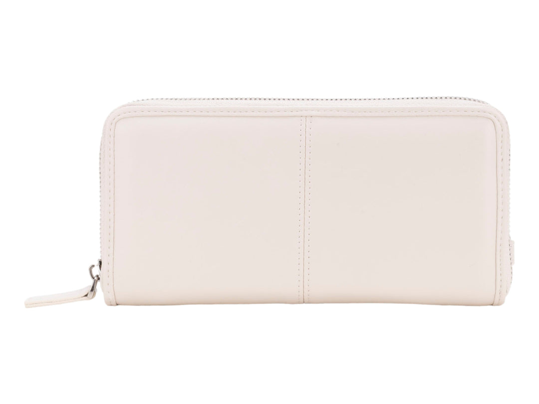 Cartera Cloe color beige con cierre y detalle de correa lateral.