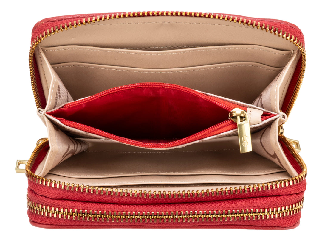 Bolso estilo cartera color rojo con textura grabada en la parte inferior y detalle metálico dorado frontal.