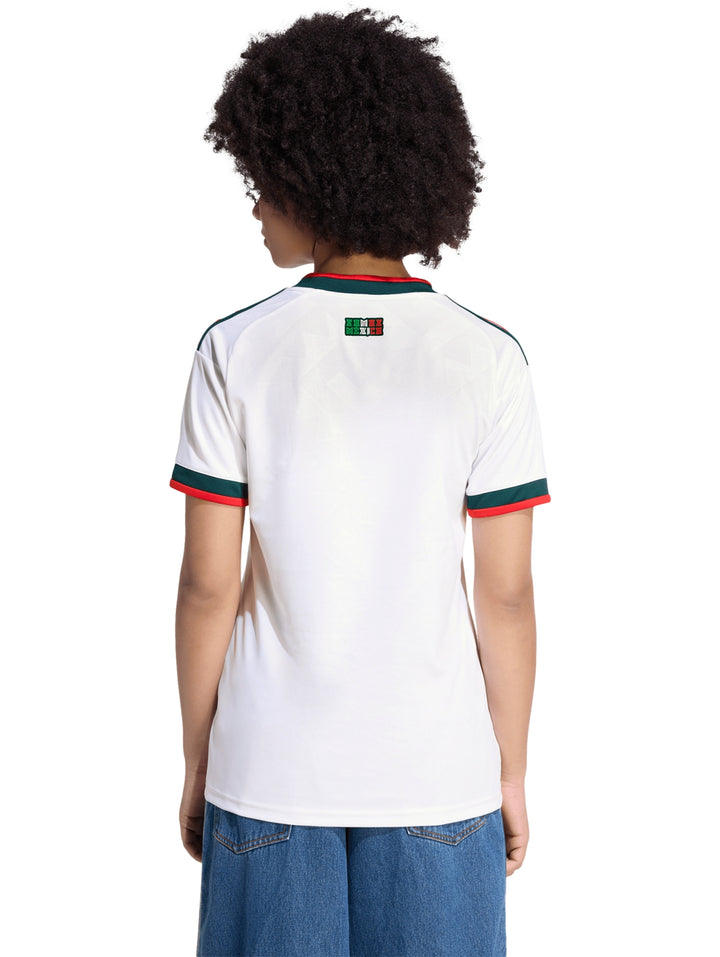 Jersey blanco de la Selección Mexicana de Fútbol con detalles en verde y rojo de la marca Adidas.