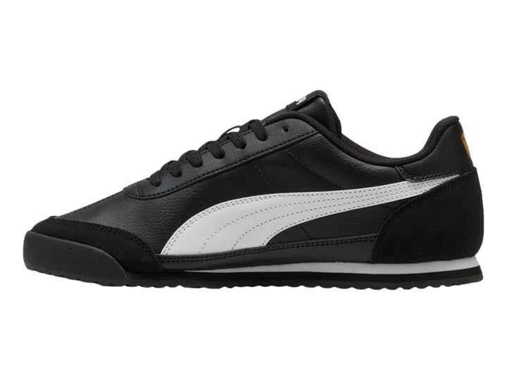 Tenis PUMA Turino II OG color negro con franja blanca lateral y detalles dorados.
