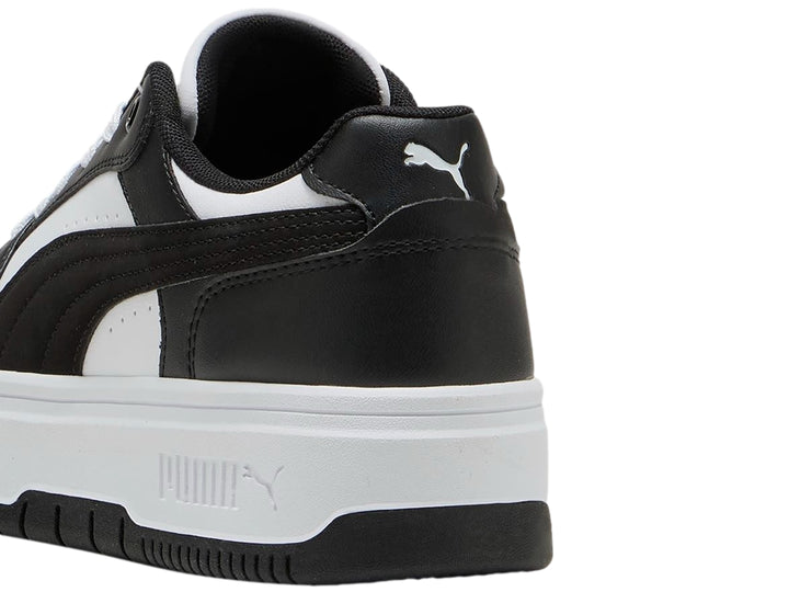 Tenis PUMA Rebound Femme Low en colores blanco y negro con suela de plataforma blanca.
