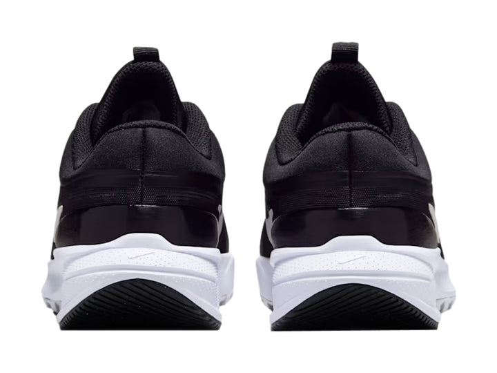 Tenis deportivos Nike Star Runner 5 para Niño en color negro con suela blanca.