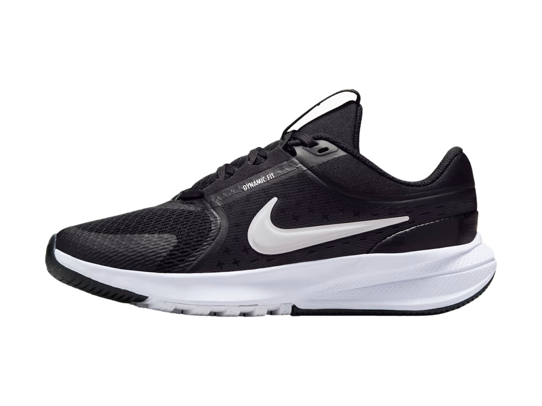 Tenis deportivos Nike Star Runner 5 para Niño en color negro con suela blanca.