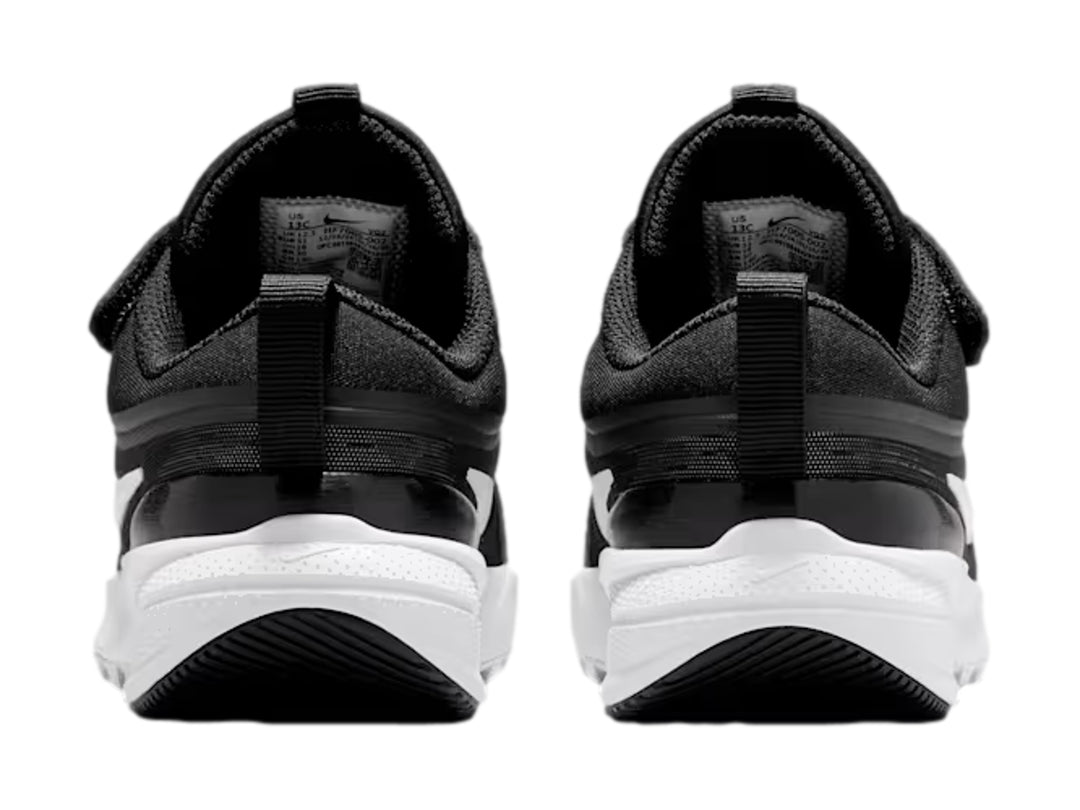Tenis Nike Star Runner 5 color negro con suela blanca y correa de ajuste.