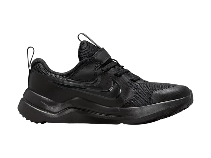 Tenis Nike Cosmic Runner para niño en color negro y antracita con diseño deportivo y suela robusta.