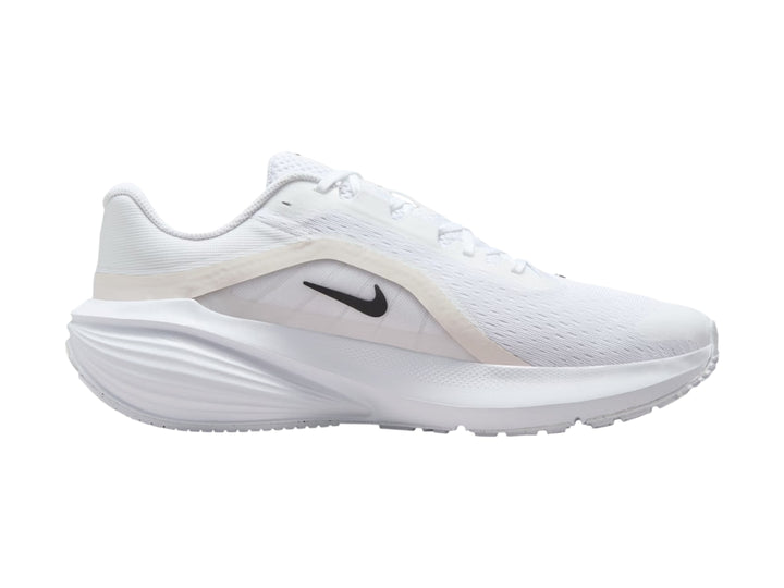 Tenis Nike Downshifter 14 color blanco con detalles en gris y logotipo negro, vista lateral.