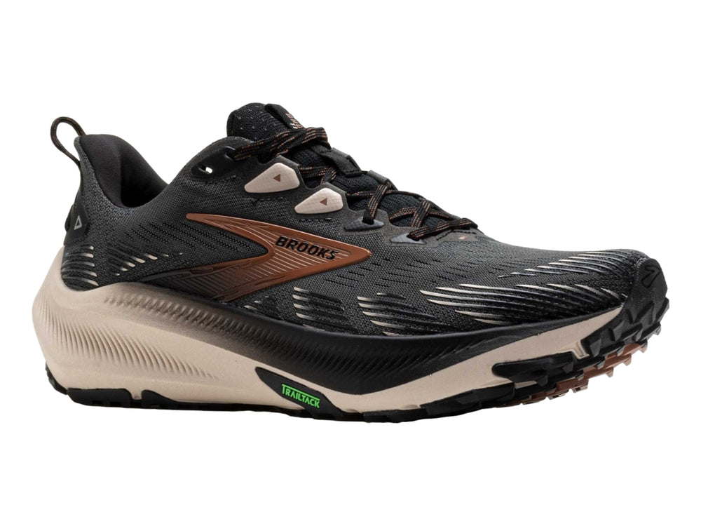 Tenis deportivos Brooks Ghost Trail en color negro con suela beige y detalles en marrón.