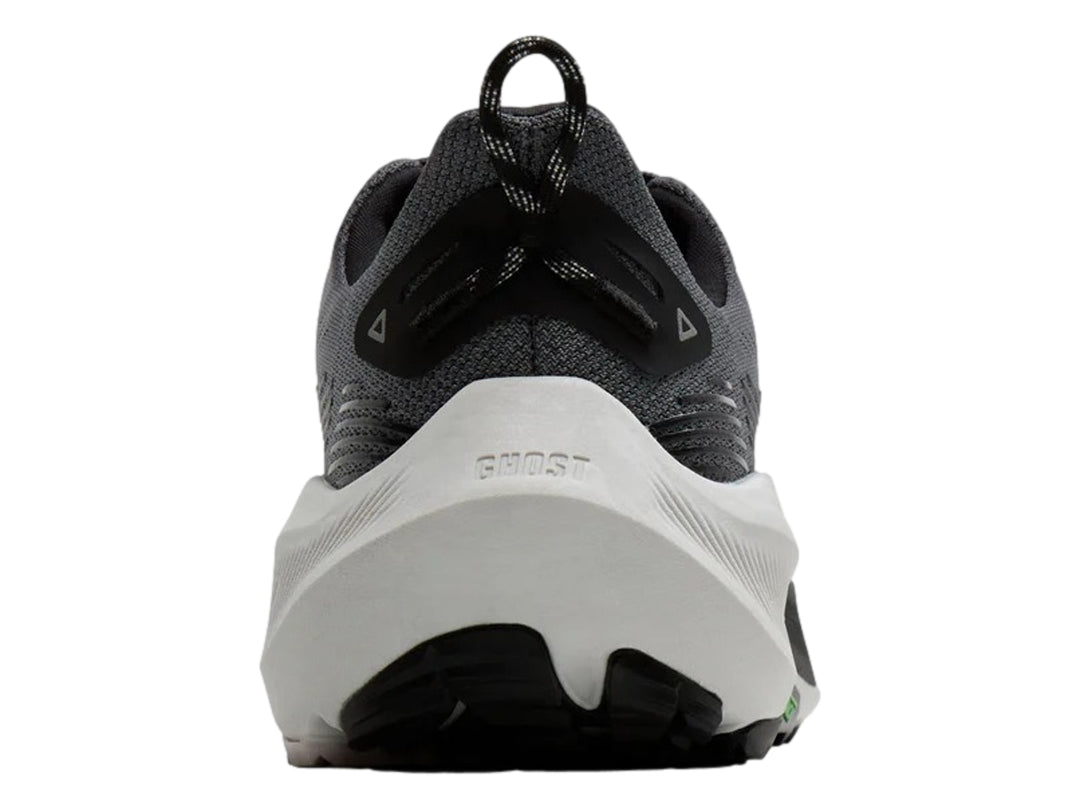 Tenis de trail running Brooks en color gris oscuro con suela blanca y detalles en negro.