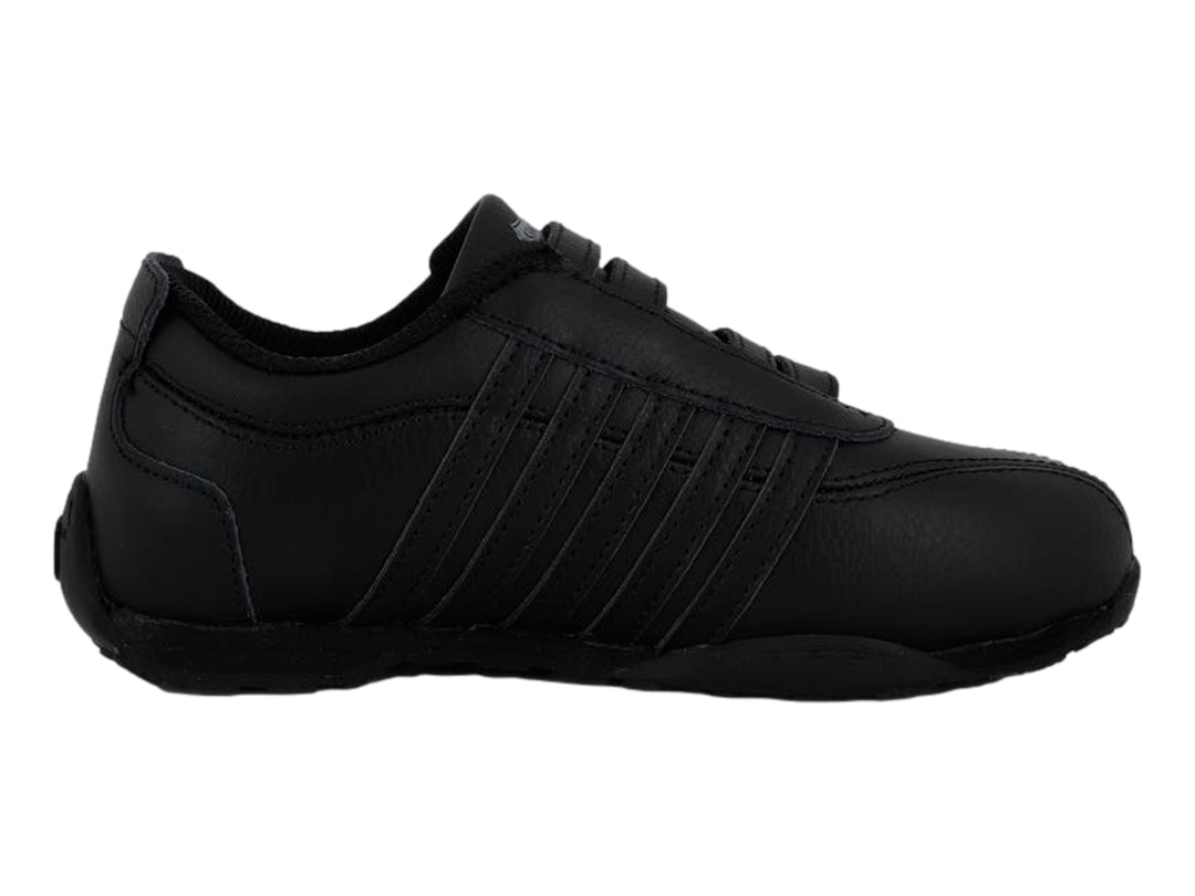 Tenis deportivo infantil K-Swiss color negro monocromático, vista lateral.