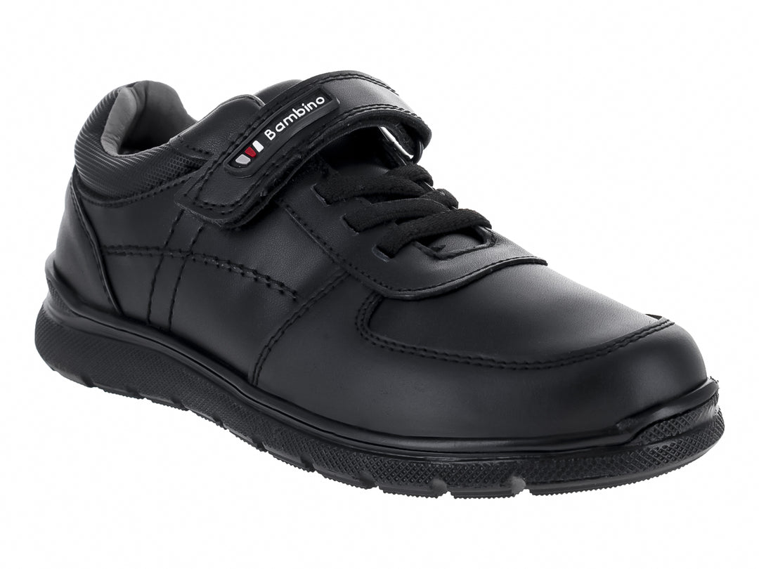 Zapato escolar negro para niños con correa y agujetas.