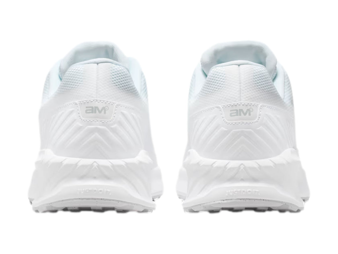 Tenis Nike Air Max color blanco con logotipo negro lateral y suela blanca con cámara de aire visible.