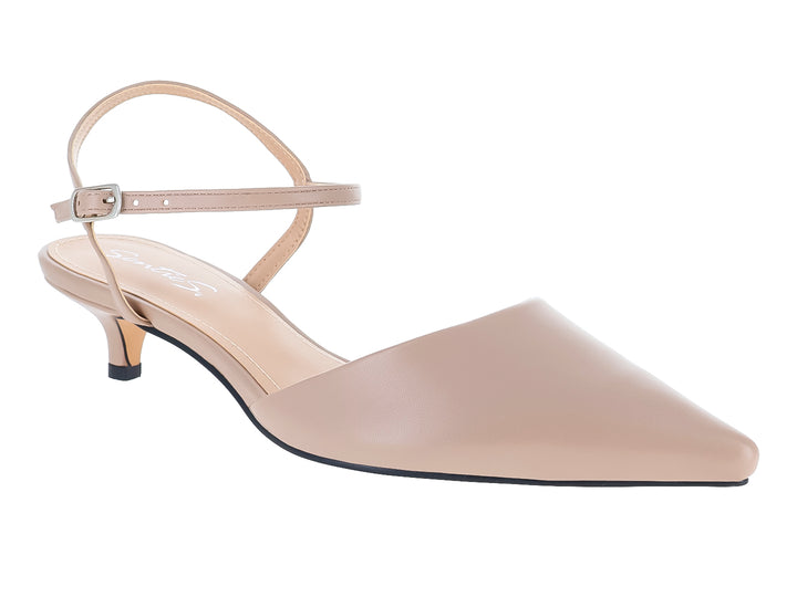 Zapato de tacón bajo color taupe con punta fina y correa ajustable al tobillo.