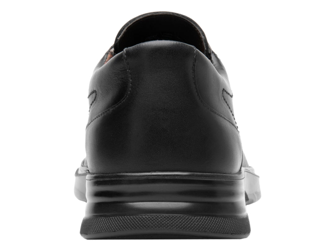 Zapato formal negro de cuero con agujetas y suela flexible.