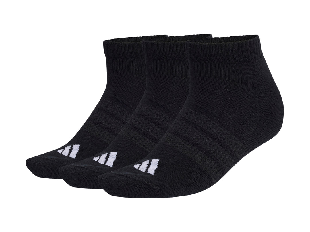 Pack de tres pares de calcetines cortos Adidas en color negro con logo blanco en la punta.