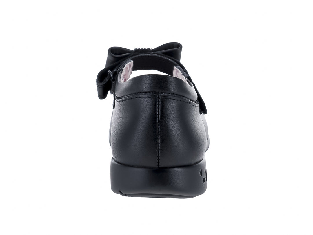 Zapato escolar negro para niña con moño y forro interior rosa con corazones.