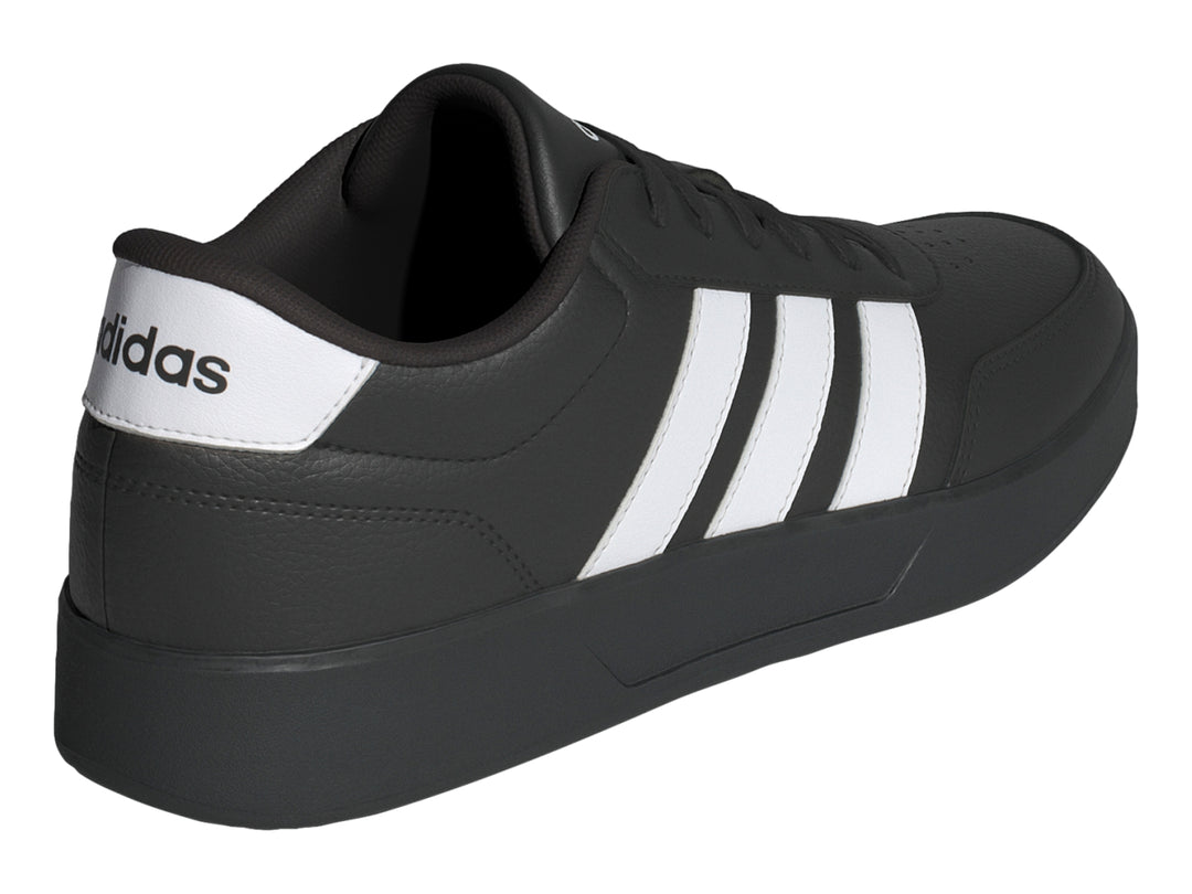 Tenis Adidas Breaknet 3.0 color negro con tres franjas blancas laterales y suela negra.