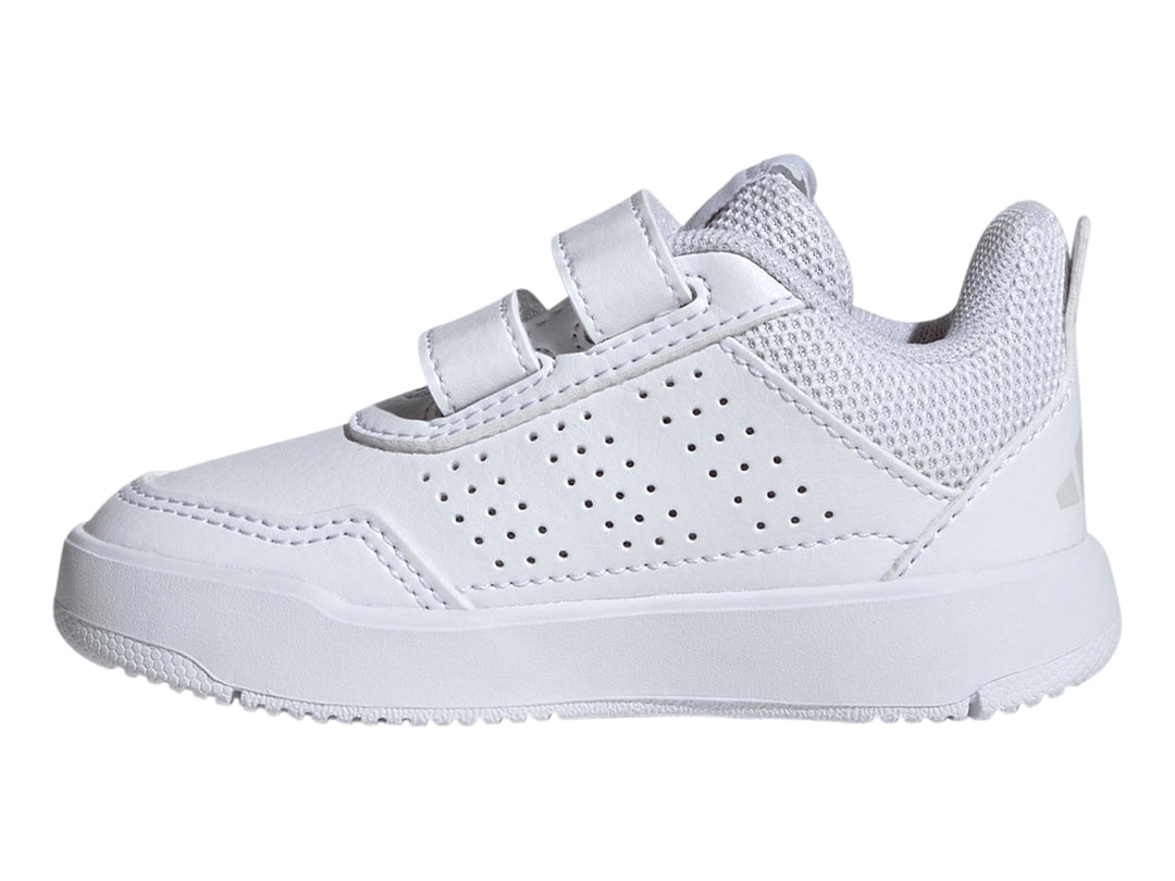 Tenis deportivos Adidas blancos con cierres de velcro y detalles de malla.