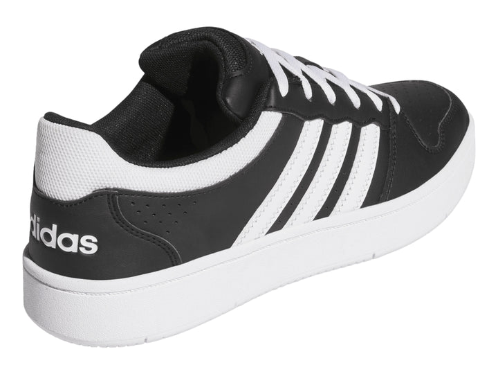 Tenis Adidas Hoops Classic color negro con tres franjas laterales y suela blanca.