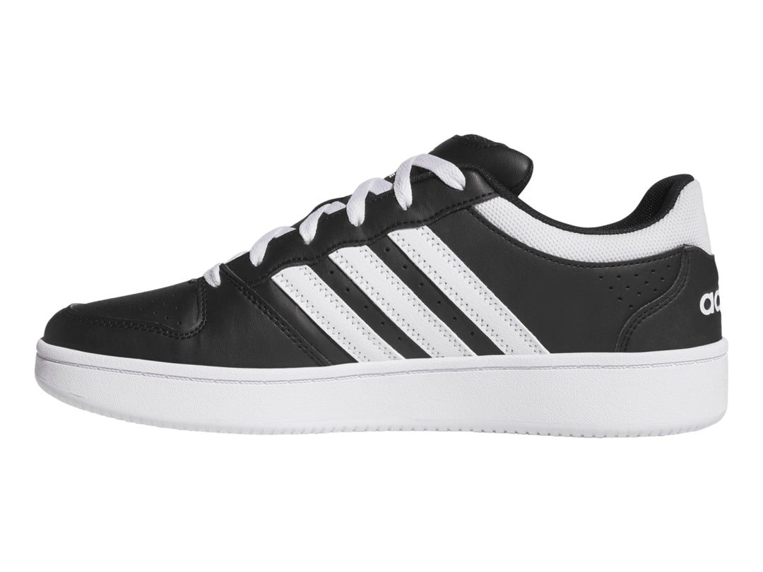 Tenis Adidas Hoops Classic color negro con tres franjas laterales y suela blanca.