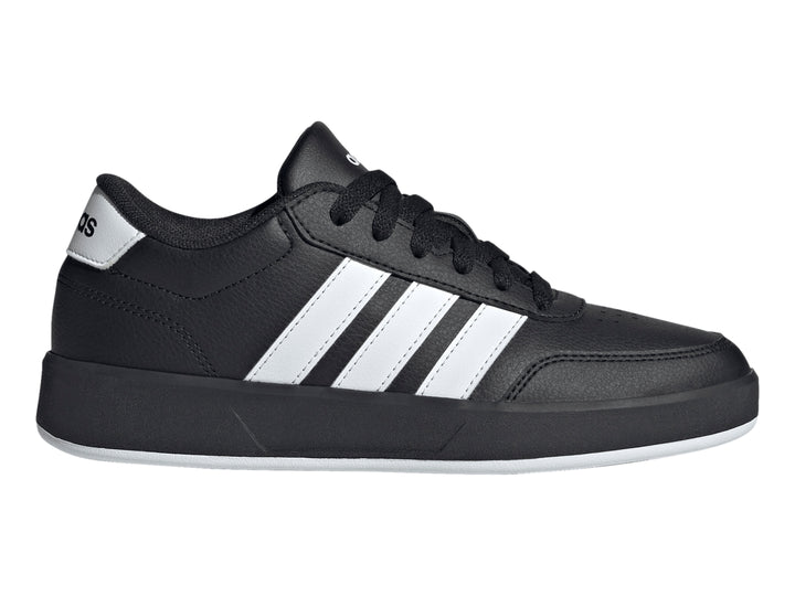 Tenis Adidas Breaknet 3.0 color negro con tres franjas blancas laterales y suela blanca.